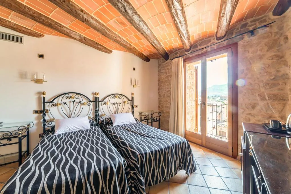 Standard-Doppelzimmer – 2 Betten — HOTEL EL CASTELL