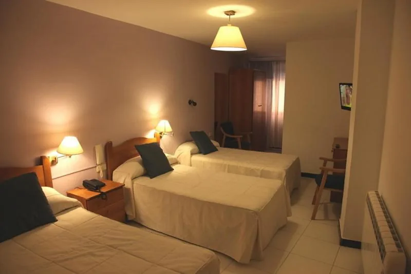 Habitación Triple — Hotel El Emigrante