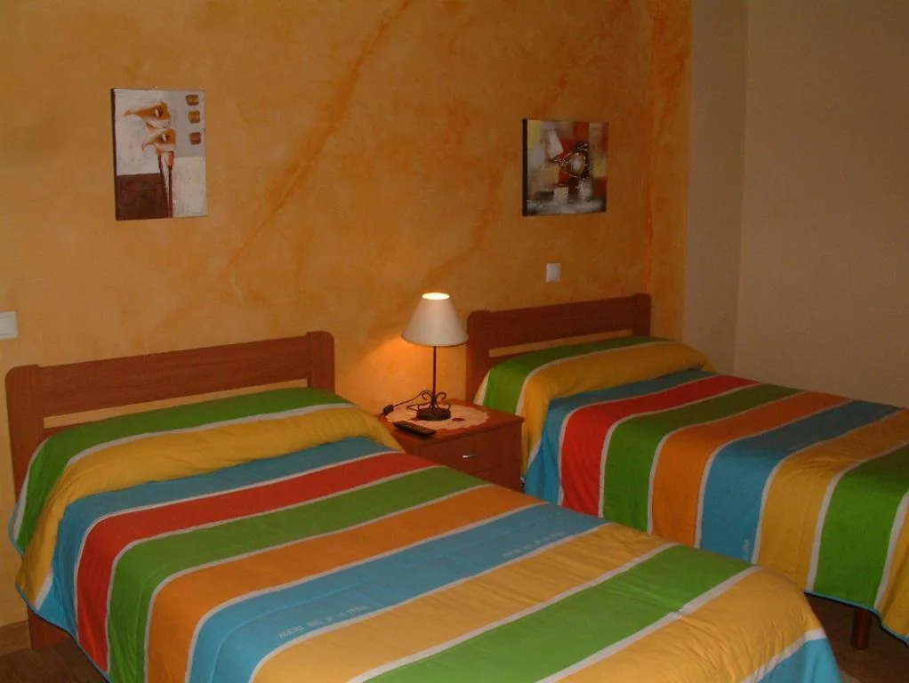 Habitación Doble - 2 camas — Hotel El Golobar