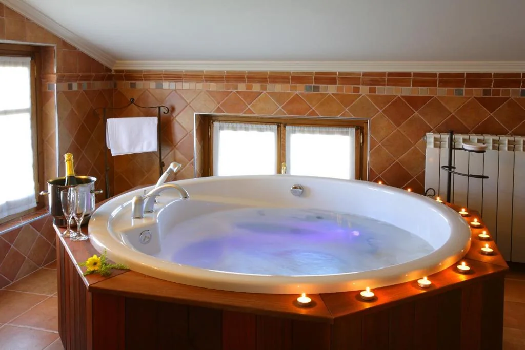 Quarto Duplo Deluxe com banheira de hidromassagem — Hotel El Juglar
