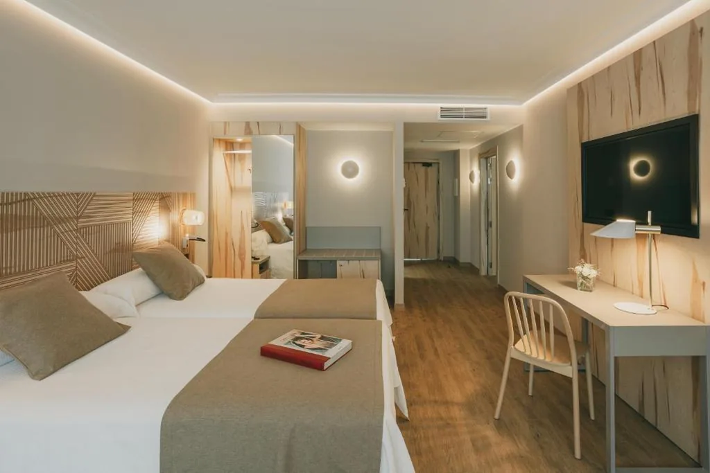 Quarto Duplo com Cama Extra - 2 camas — Hotel El Mirador