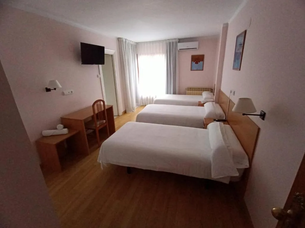 Camera Tripla Standard — HOTEL EL MOLINO DE PANCORBO