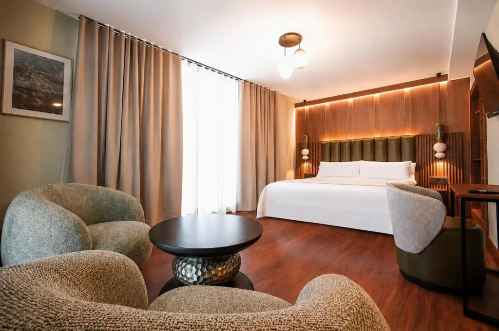 Suite Deluxe con cama extragrande — Hotel El Nogal