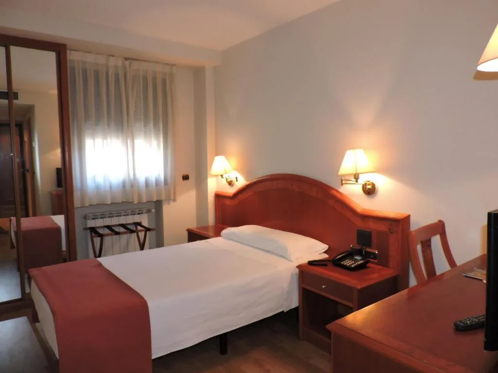 Single Room — Hotel El Nogal