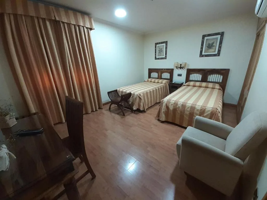 三人间 — Hotel El Pentágono