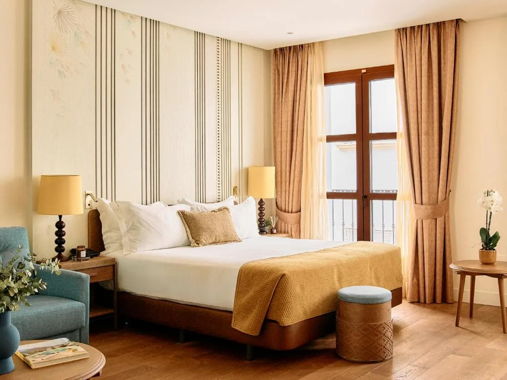 Habitación Triple Deluxe — Hotel El Pilar Andalucia