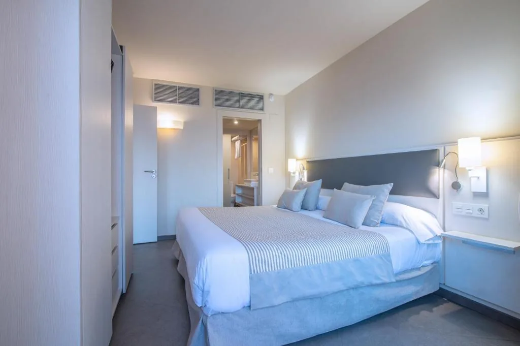 Suite Junior con vistas al mar — Hotel El Puerto by Pierre Vacances