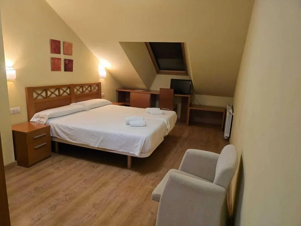Estudio Deluxe — HOTEL EL ROBLE PALENTINO