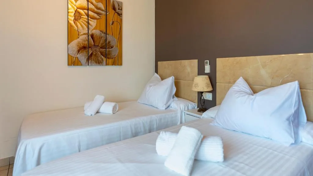 Tweepersoonskamer met 1 of 2 Bedden — Hotel El Rullo