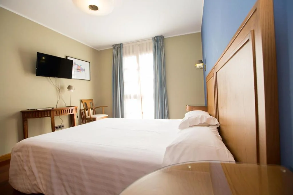 Camera doppia Standard con letto aggiunto — Hotel El Sella
