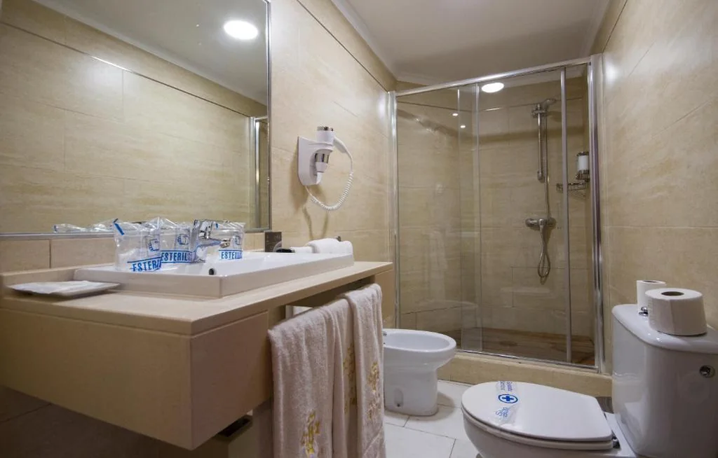 Tweepersoonskamer met extra bed (3 volwassenen) — Hotel El Tajo & SPA