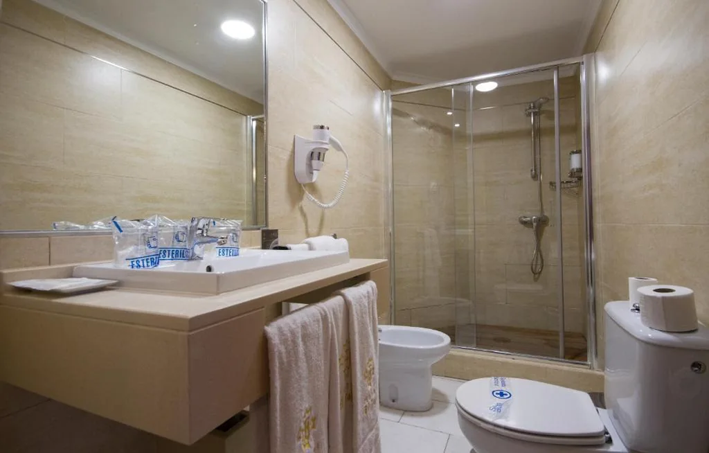 Driepersoonskamer (2 volwassenen + 1 kind) — Hotel El Tajo & SPA