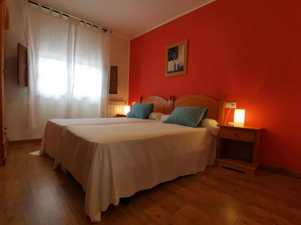 Habitación Doble Económica - 2 camas — Hotel El Trasgu