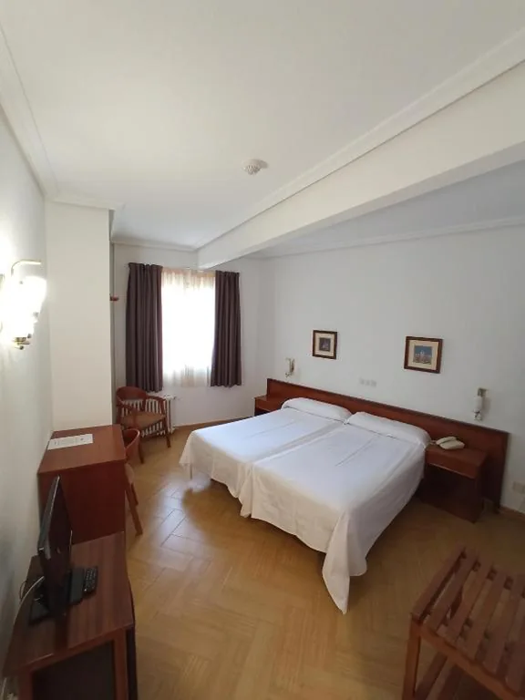 Tweepersoonskamer met 2 bedden — Hotel ELE Acueducto