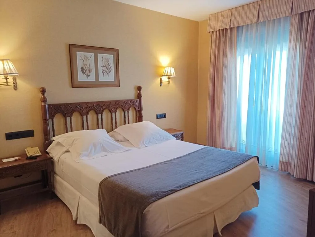 Tweepersoonskamer met terras — Hotel Ele Puente Romano de Salamanca