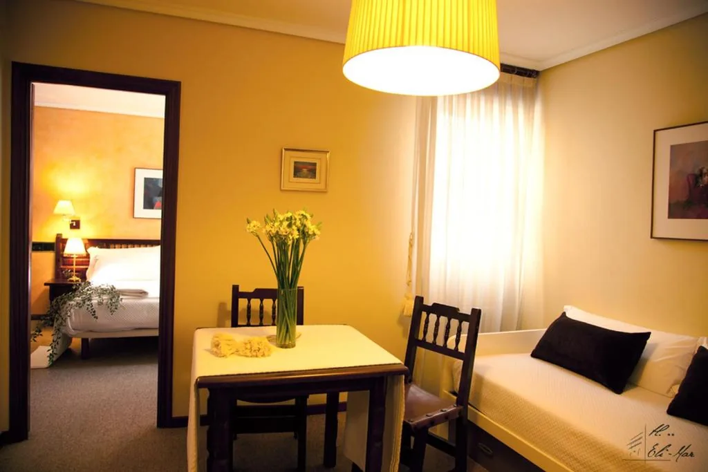 Quarto Familiar (2 adultos e 2 crianças) — Hotel Eli-Mar