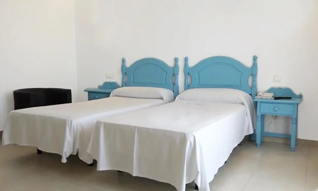 Habitación Doble con balcón y vistas — Hotel Eliseos