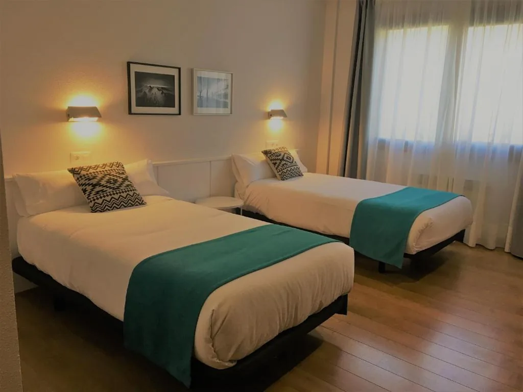 Camera doppia con 2 letti — Hotel Elorrio
