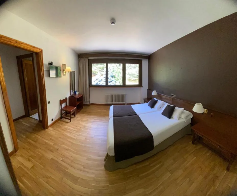 Standard-Doppelzimmer – 1 oder 2 Betten — Hotel Els Avets