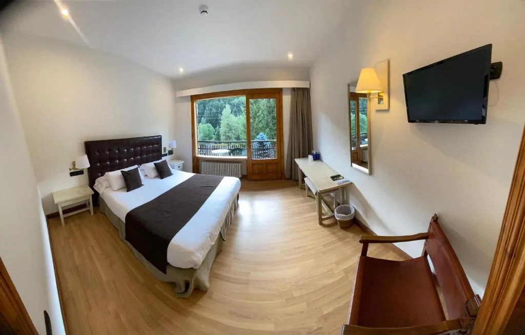 Familienzimmer — Hotel Els Avets