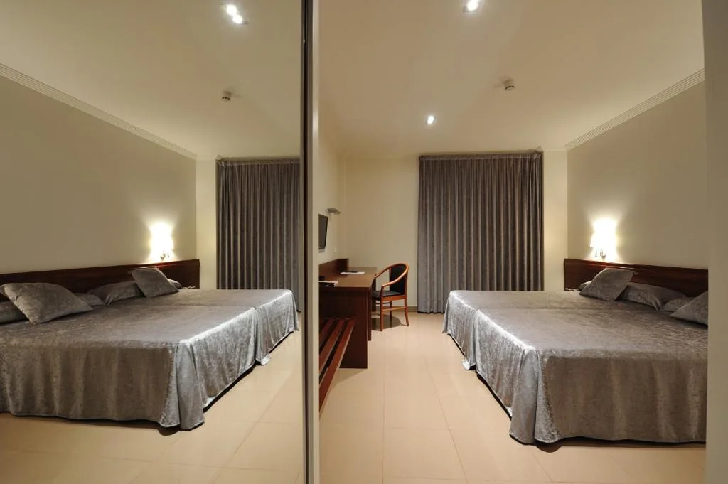 Chambre lits jumeaux — Hotel Els Noguers