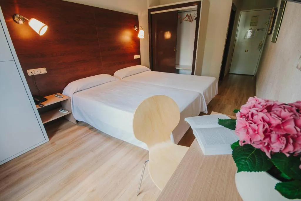 Habitación Doble - 1 o 2 camas — Hotel Embajador