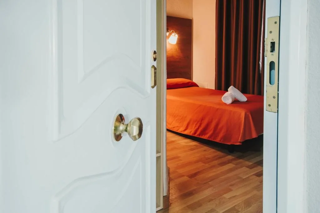 Habitación Individual — Hotel Embajador