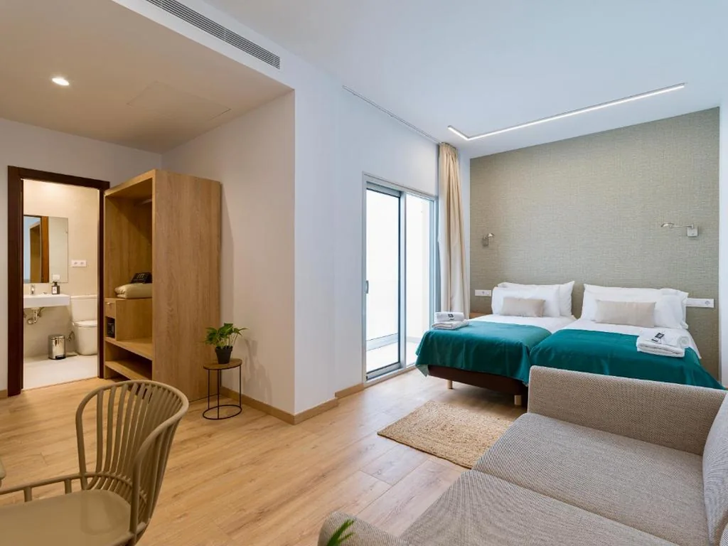 Habitación Doble Deluxe - 1 o 2 camas — Hotel Emeté & Coworking by Airnest