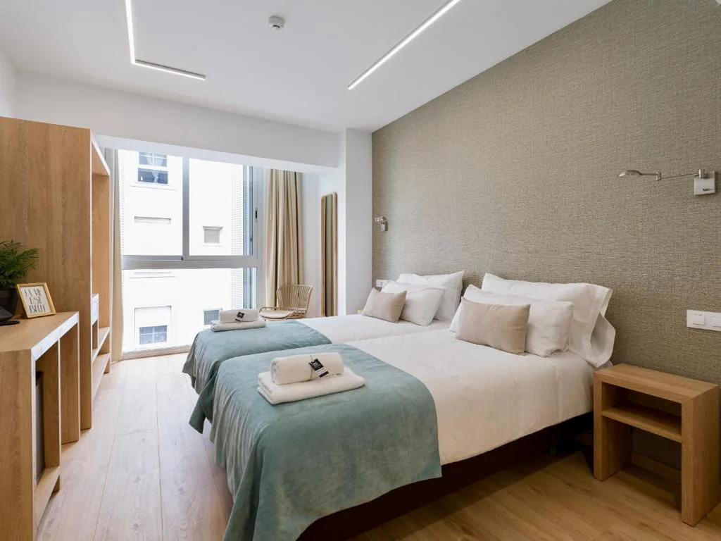 Habitación Doble Deluxe — Hotel Emeté & Coworking by Airnest