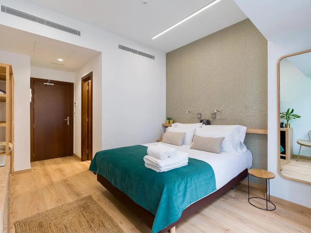 Habitación Doble Estándar — Hotel Emeté & Coworking by Airnest