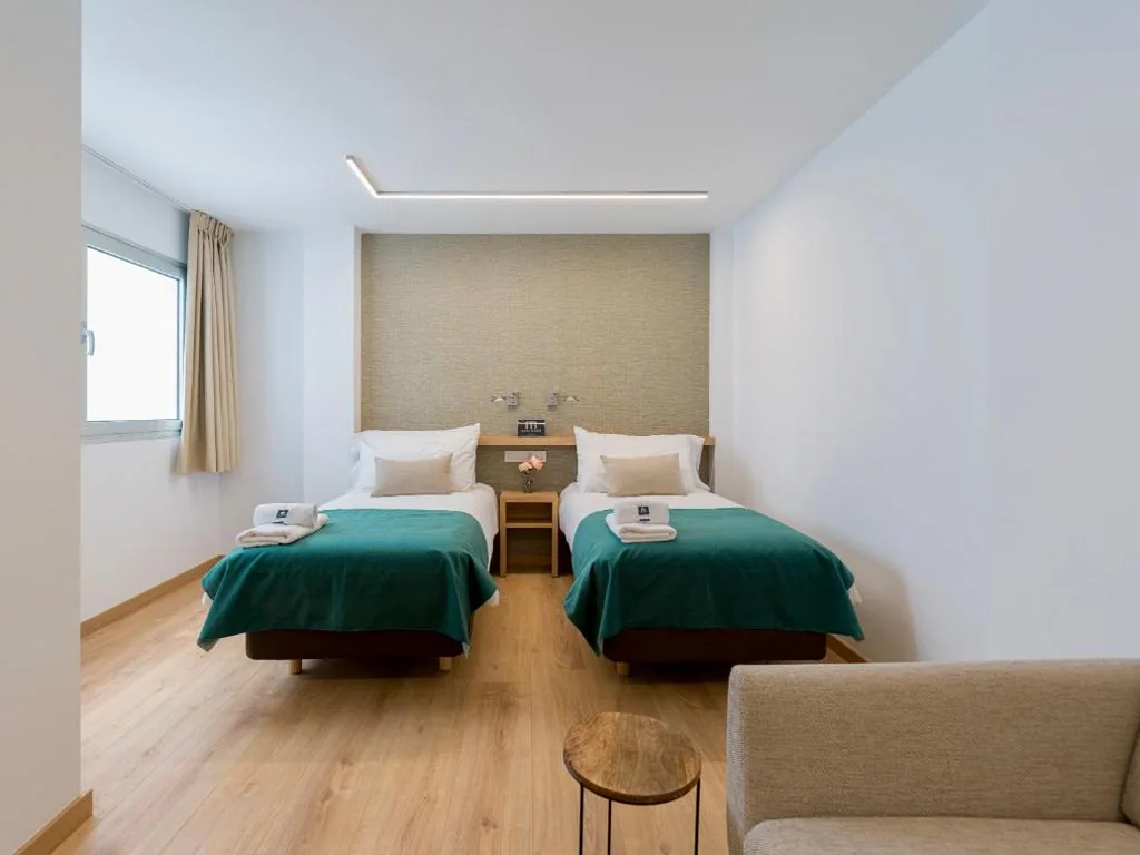 Habitación Doble Superior - 1 o 2 camas — Hotel Emeté & Coworking by Airnest