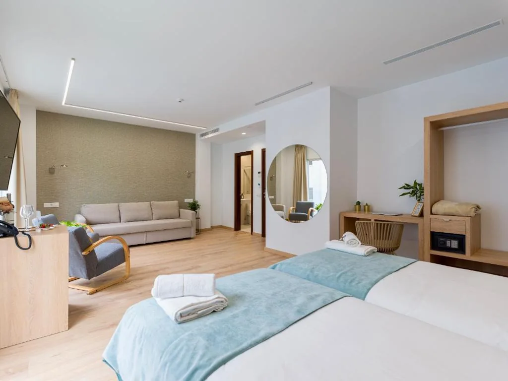 Suite Junior con balcón — Hotel Emeté & Coworking by Airnest