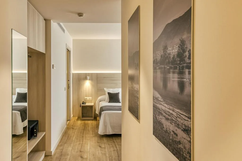 Superior tweepersoonskamer - 1 of 2 bedden — Hotel Emporium - Adults Only