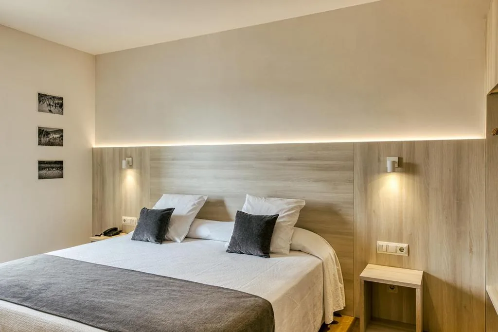 Superior kamer - 1 groot bed — Hotel Emporium - Adults Only