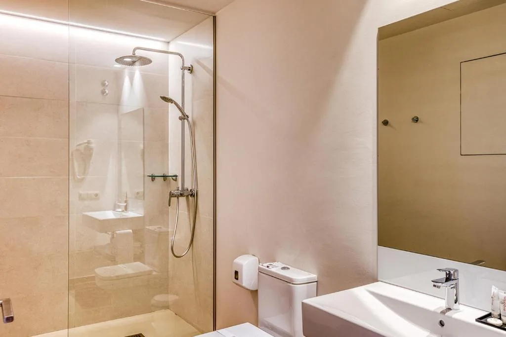 Superior kamer met extra groot bed — Hotel Emporium - Adults Only