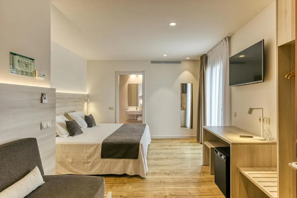 Junior Suite — Hotel Emporium - Adults Only