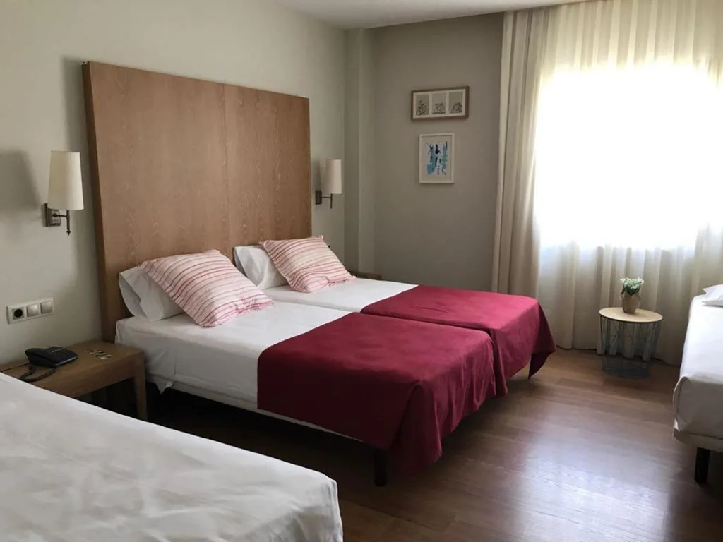 Habitación cuádruple — Hotel Entredos