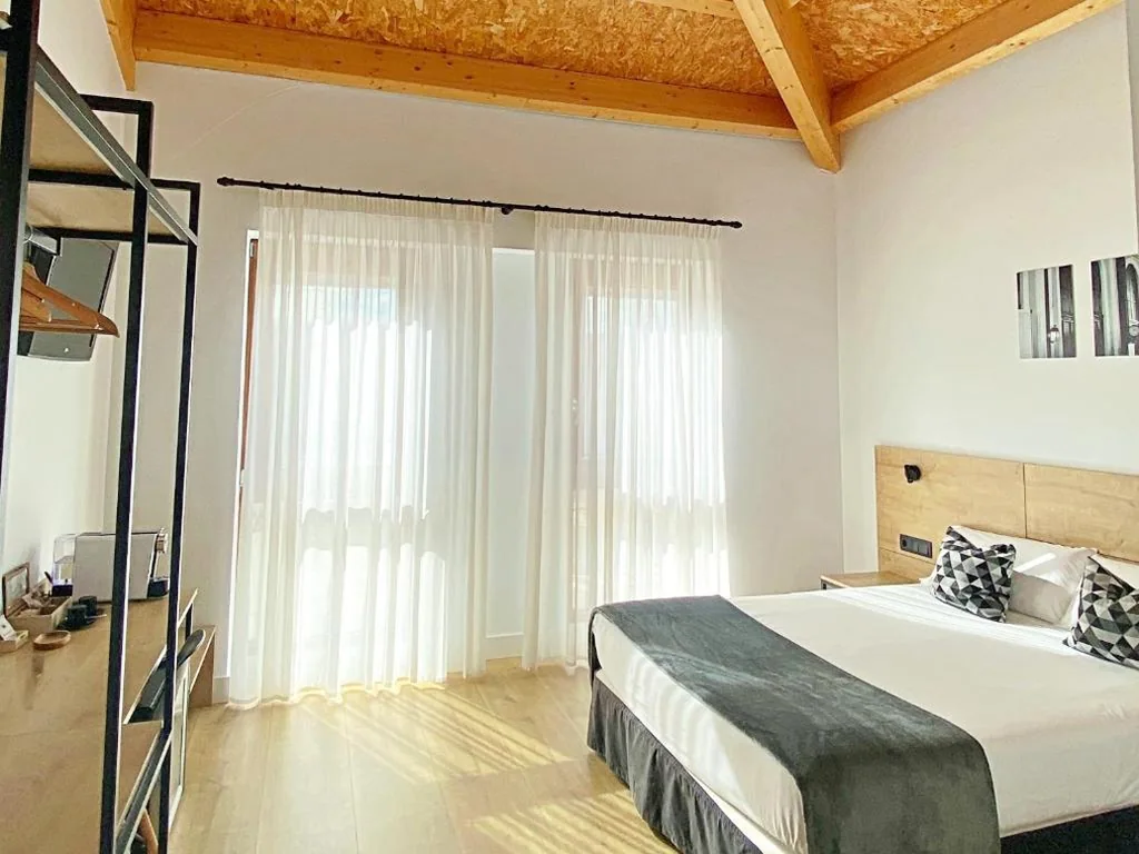 Habitación Doble Deluxe — Hotel Entrerailes