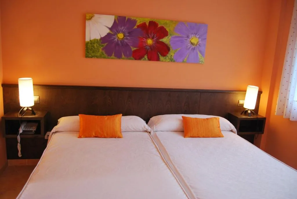Tweepersoonskamer - 1 of 2 bedden — Hotel Entreviñes