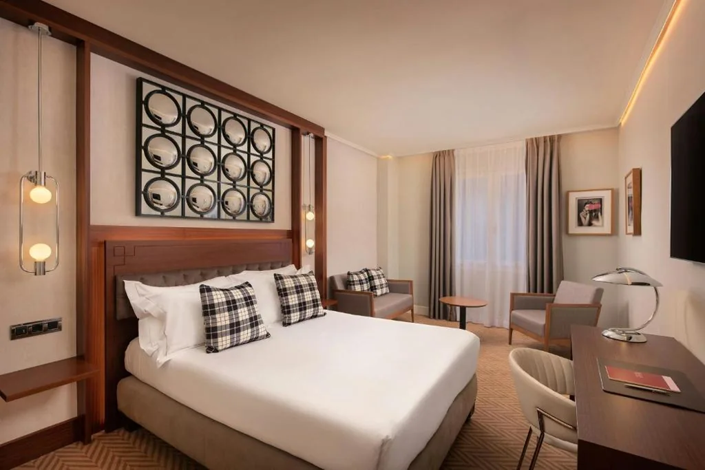 Camera con letto matrimoniale — Hotel Ercilla de Bilbao, Autograph Collection