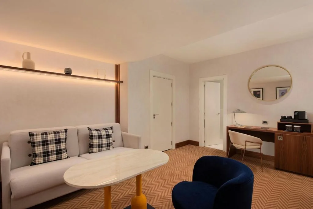 Camera con divano letto - Letto king size — Hotel Ercilla de Bilbao, Autograph Collection