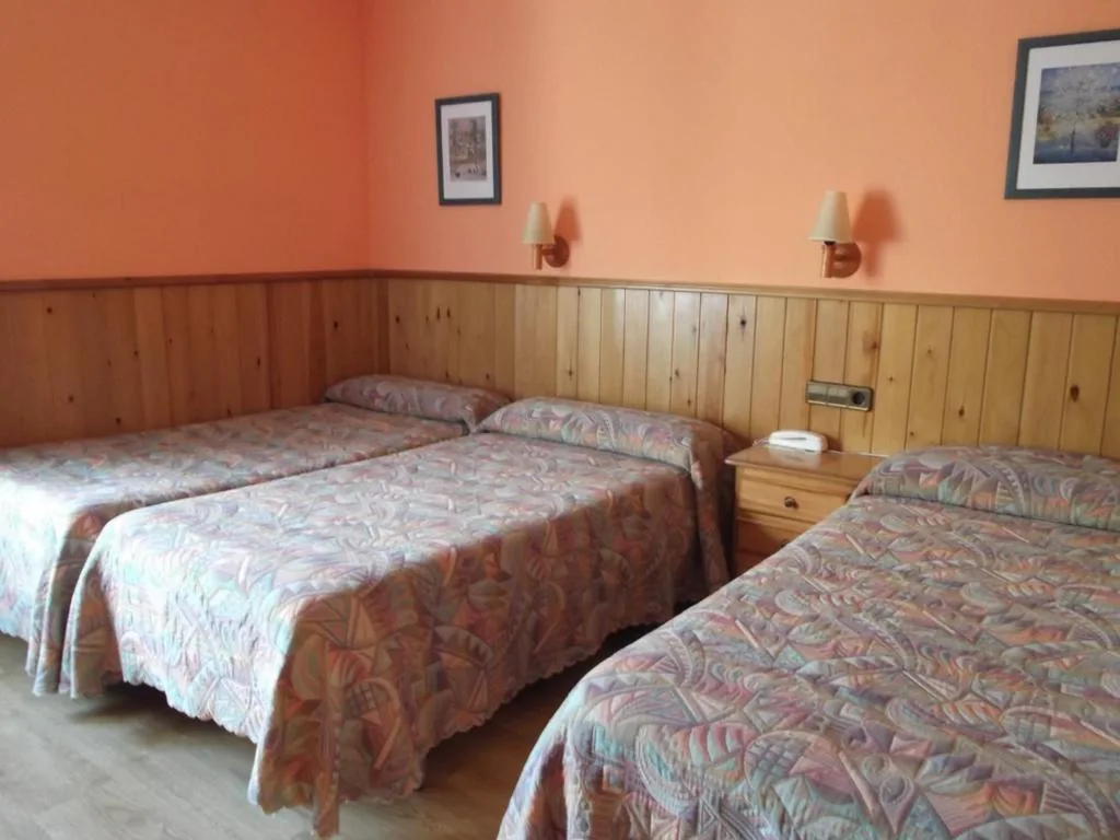 Habitación Triple — Hotel Escalar