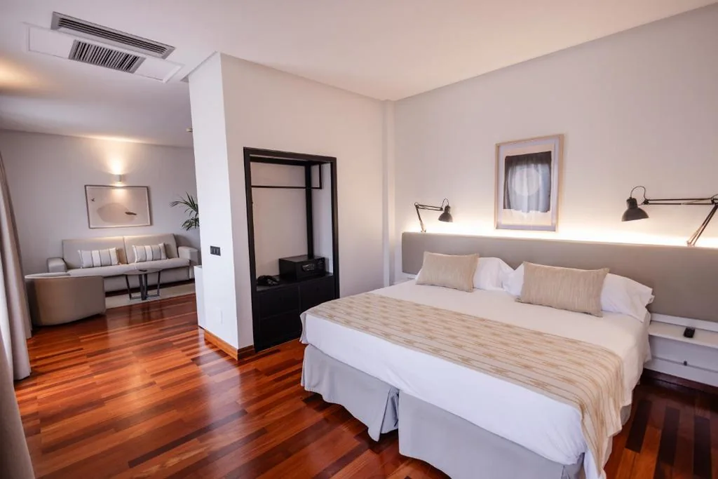 Driepersoonskamer — Hotel Escuela Santa Brígida