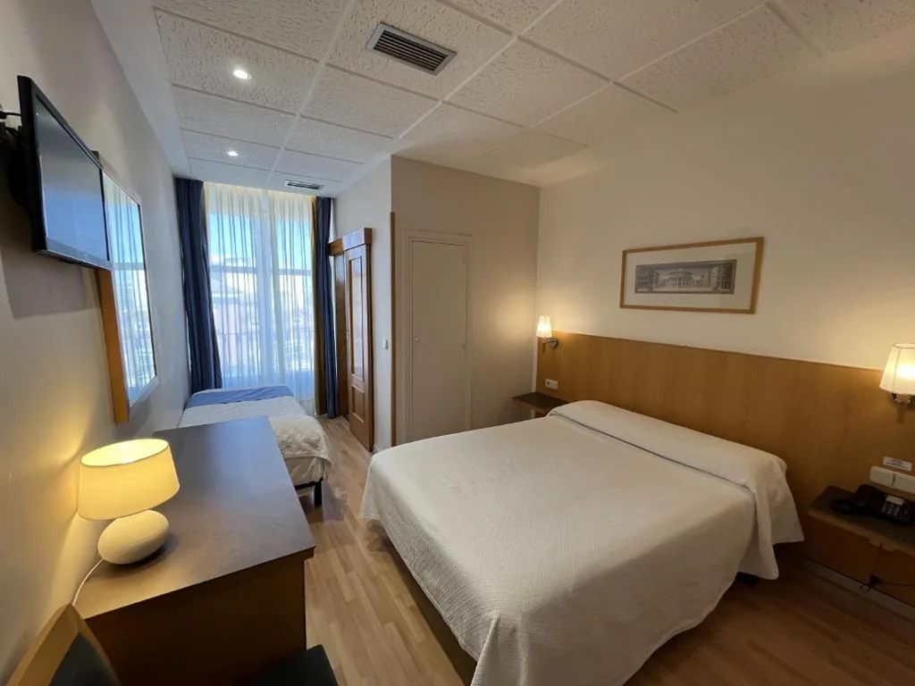 Camera Tripla — Hotel España