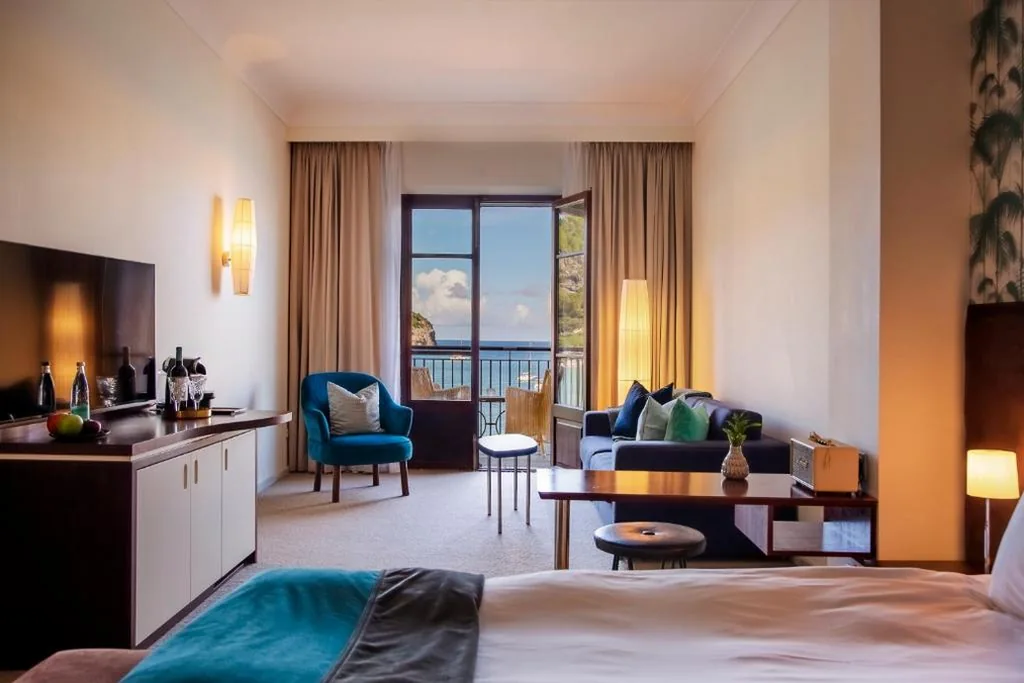 Quarto Grande com varanda e vista para o mar — Hotel Esplendido
