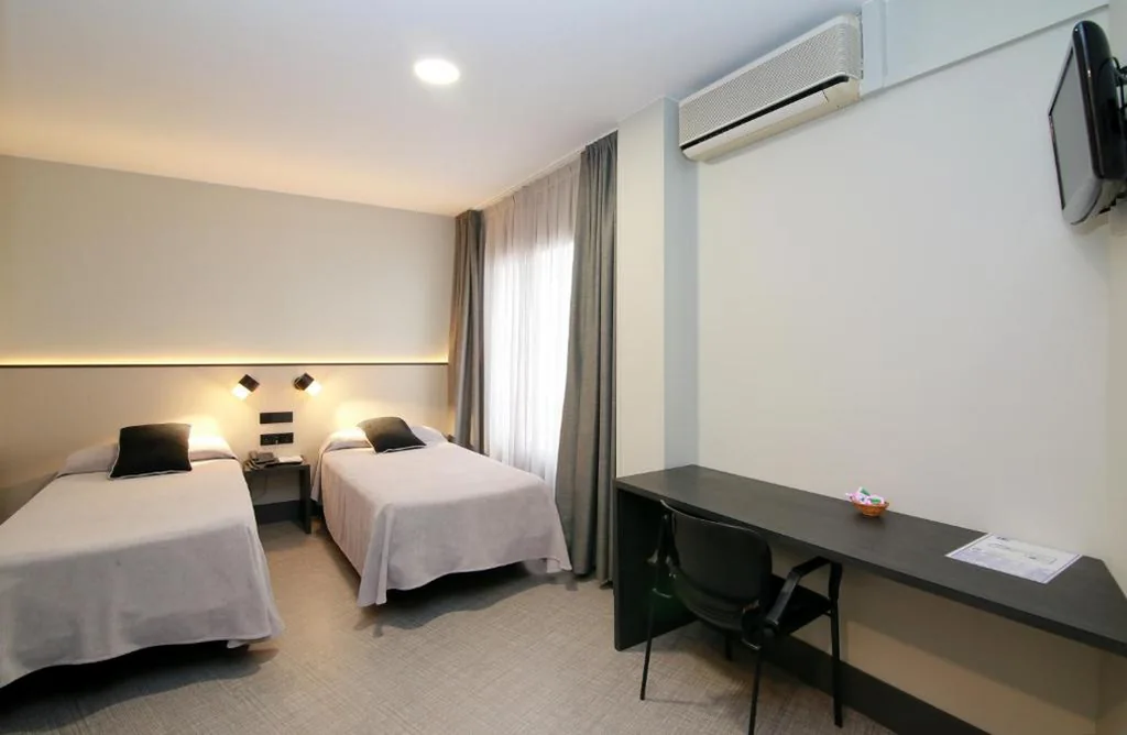 Habitación Doble - 2 camas — Hotel Esplugues