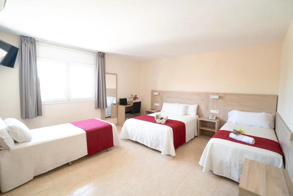 Habitación Familiar — Hotel Europa