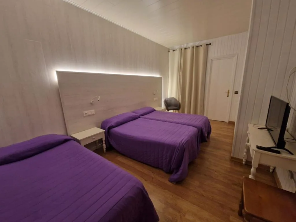 Dreibettzimmer mit Bergblick — Hotel Europa Les by Dynamic Hotels