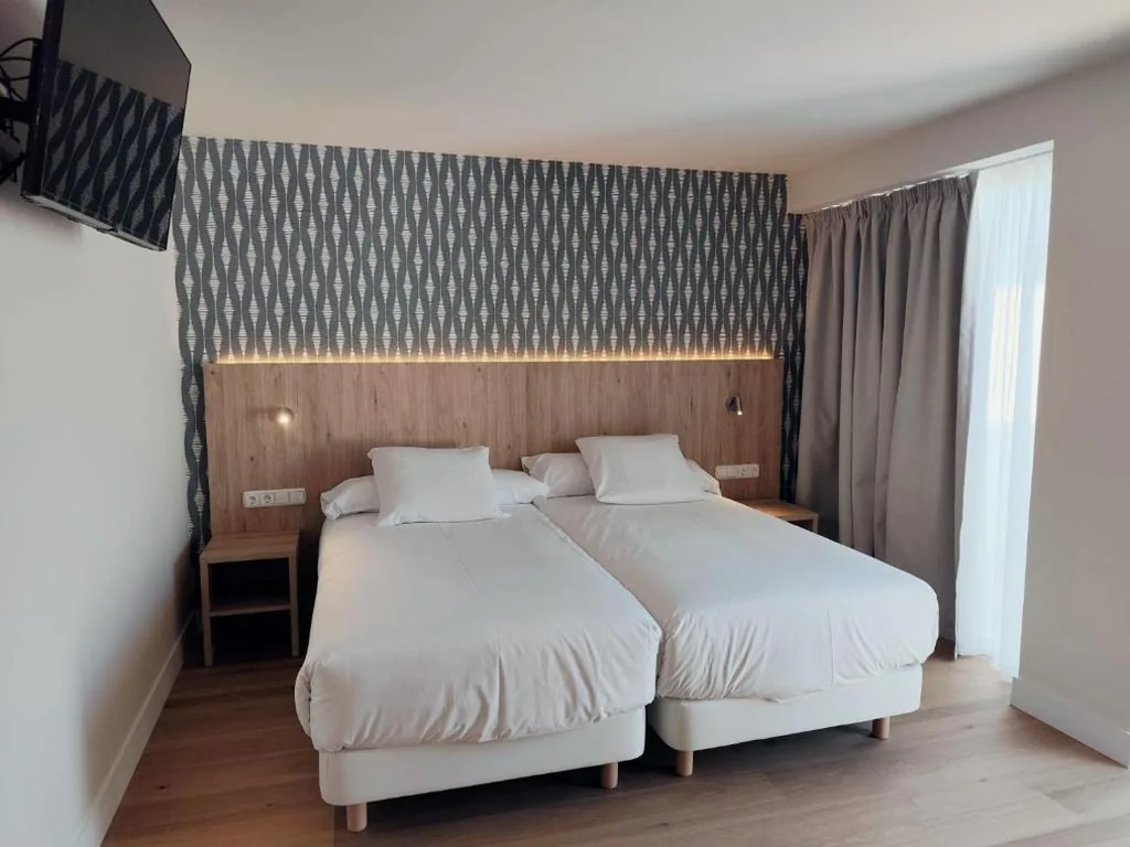 Vierbettzimmer mit Terrasse — Hotel Ezeiza