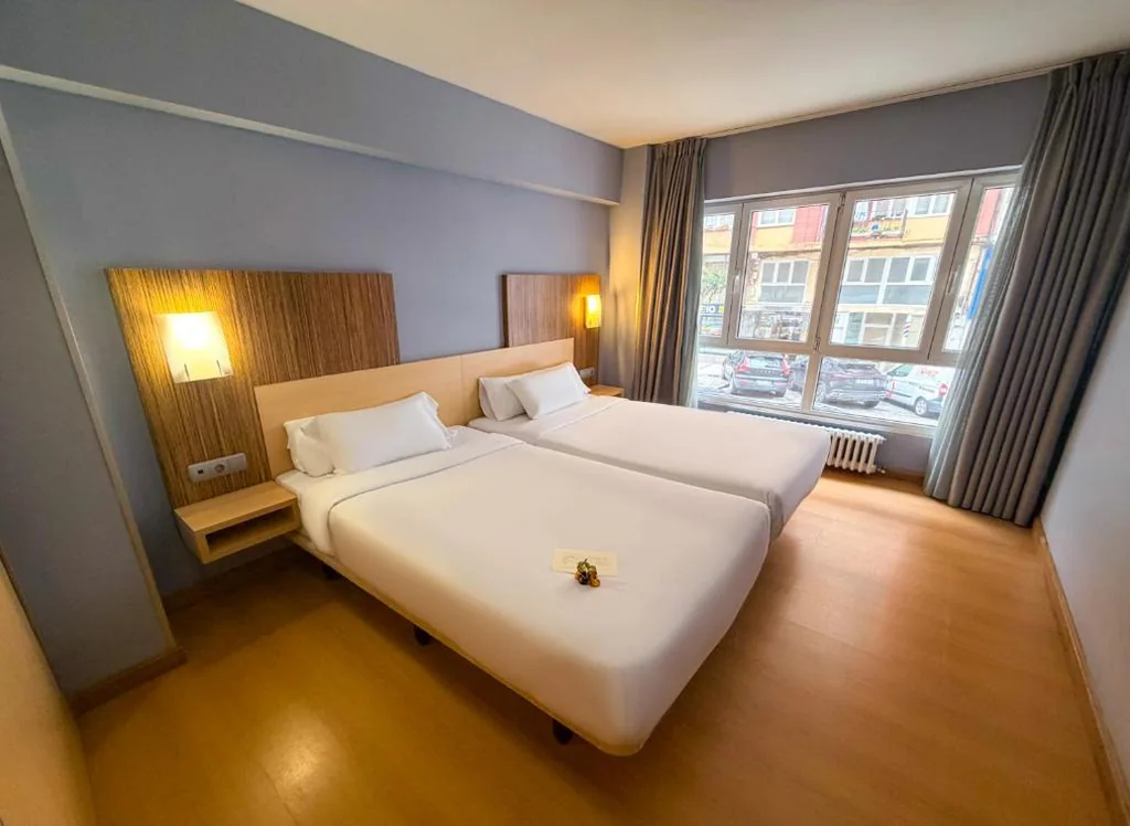 Suite com 4 camas individuais — Hotel Faranda Alisas Santander, Ascend Hotel Collection